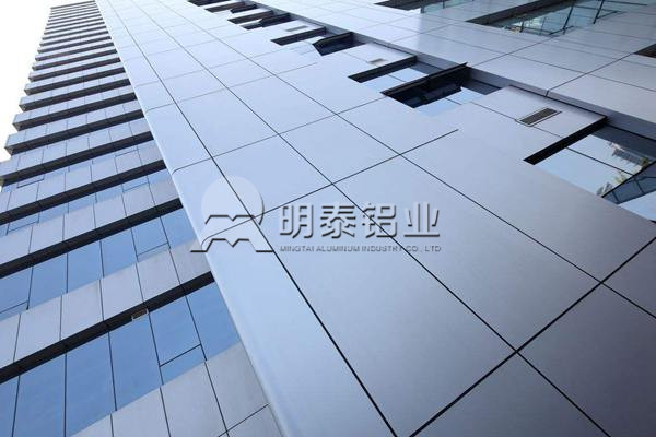 鋁塑板用鋁箔基材厚度一般是多少絲？鋁箔生產(chǎn)廠家哪家好？