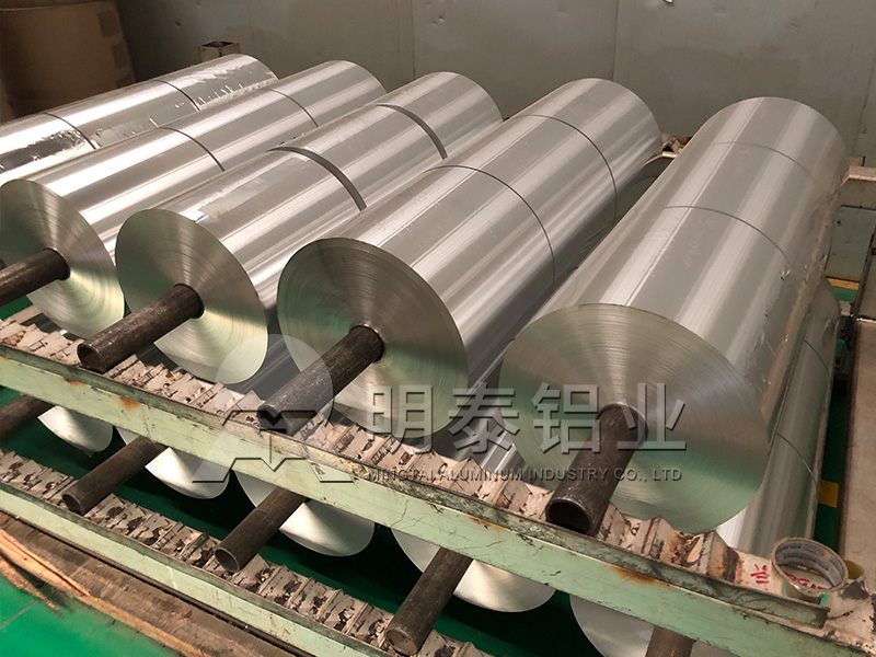 8021鋁箔|8079鋁箔應用電池軟包鋁箔市場發(fā)展?jié)摿Υ?></p>
<p> 電池軟包鋁箔市場報價不同的合金報價不同,8021鋁箔、8079鋁箔兩種不同的合金,產(chǎn)品不同,投入成本不同,報價也是有著差異的,具體的產(chǎn)品報價需要用戶提供厚度、寬度,根據(jù)具體的規(guī)格,鋁箔廠家給出合理的報價。</p>
<p align= 8021鋁箔|8079鋁箔應用電池軟包鋁箔市場發(fā)展?jié)摿Υ? border=